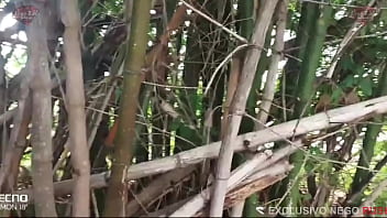 Comi a esposa do meu amigo no matagal
