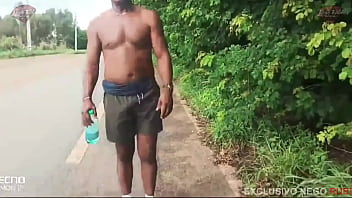 Comi a esposa do meu amigo no matagal