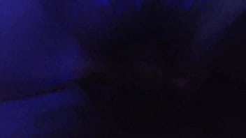 Qué rica y jugoga tiene su chuchita esta mujer y al final se ríe como una loca