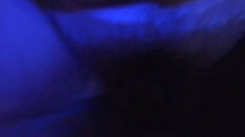 Qué rica y jugoga tiene su chuchita esta mujer y al final se ríe como una loca