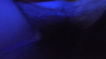 Qué rica y jugoga tiene su chuchita esta mujer y al final se ríe como una loca