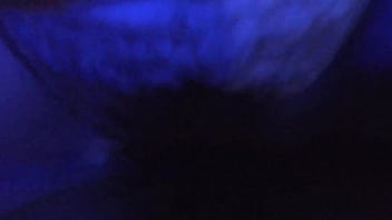 Qué rica y jugoga tiene su chuchita esta mujer y al final se ríe como una loca