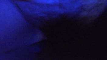 Qué rica y jugoga tiene su chuchita esta mujer y al final se ríe como una loca