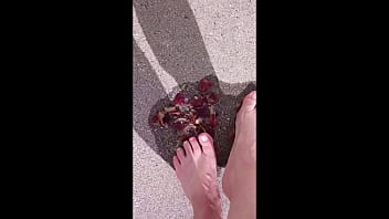 Trailer foot food crush by sexy milf
