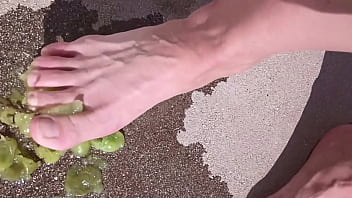 Trailer foot food crush by sexy milf