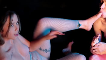 Lesbian foot worship session