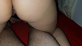 I enter my friend's room and i'm horny