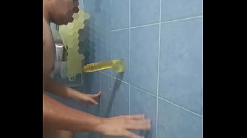 Dándome Rico En La Ducha Y Haciendo Mi Primer Mamada A Un Dildo thumbnail