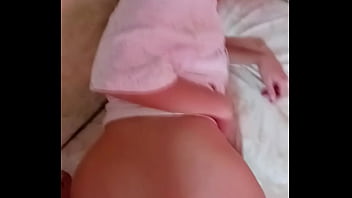 Fui passar o dia dos namorados com o amante no motel e ele gravou socando a rola dele em mim