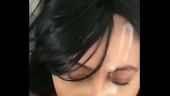 Pamela ferrary mamando e levou muita porra no rostinho de puta