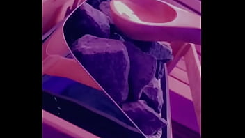 Très chaude avec cette séance de sauna