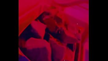 Très chaude avec cette séance de sauna