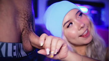 College girl invites her classmate to suck his cock and upload the video to the internet