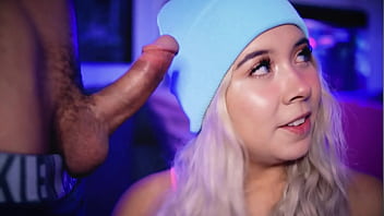 College girl invites her classmate to suck his cock and upload the video to the internet