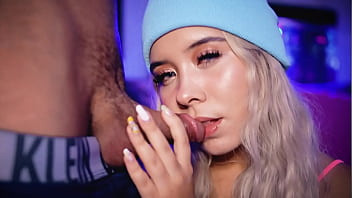 College girl invites her classmate to suck his cock and upload the video to the internet