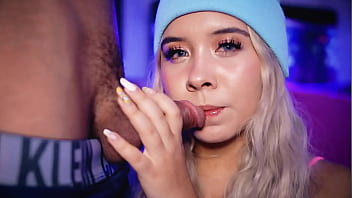 College girl invites her classmate to suck his cock and upload the video to the internet