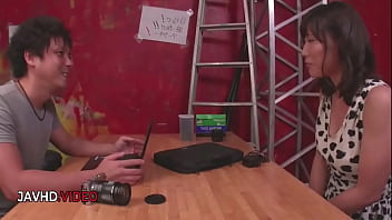 Experienced japanese seductress commands the night