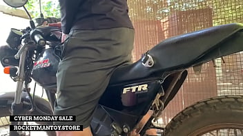 Automatic Robot Blowjob Machine Allows Man In Lockdown To Have Sex With Old Japanese Bike thumbnail