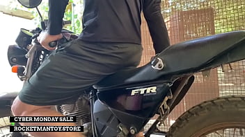 Automatic Robot Blowjob Machine Allows Man In Lockdown To Have Sex With Old Japanese Bike thumbnail