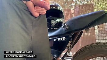 Automatic Robot Blowjob Machine Allows Man In Lockdown To Have Sex With Old Japanese Bike thumbnail