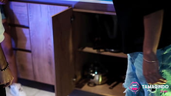 Beso a mi madrastra y luego se culea mi amigo