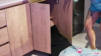 Beso a mi madrastra y luego se culea mi amigo