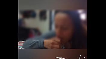Latina chupándome la polla