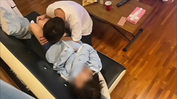 彼氏が帰ってきた途端にチンコを舐める変態彼女