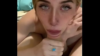 Mamando polla de un desconocido y sexo sin condon