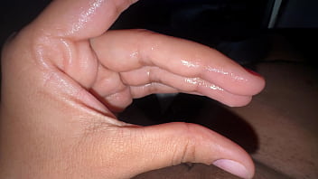 Orgasmo tan intenso despues de clases que hac e que su coño se corra por completo a chorros