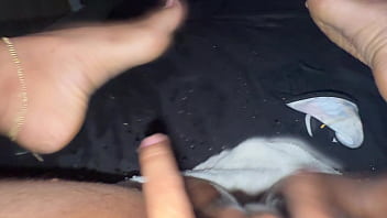 Orgasmo tan intenso despues de clases que hac e que su coño se corra por completo a chorros