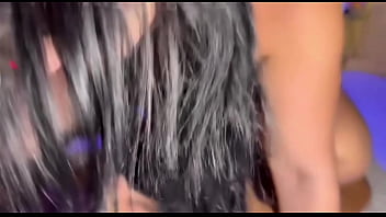 Paolla hotwife levando rola grande e grossa no cu sem camisinha e por dentro porque é assim que casada gosta de agradar o marido vem pro red