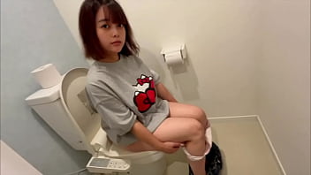 「ごめんなさい。つい寂しくて…。」彼氏と喧嘩して男友達の家に遊びにいったら流れで浮気してしまった女子◯生。 「ごめんなさい。つい寂しくて…。」彼氏と喧嘩して男友達の家に遊びにいったら流れで浮気してしまった女子◯生。