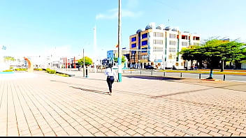 Dinero y sexo en un parque una morena latina folla por dinero