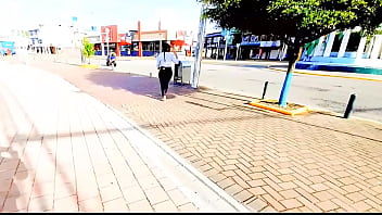 Dinero y sexo en un parque una morena latina folla por dinero