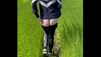 Les fesses à l air dans les champs et bien plus encore