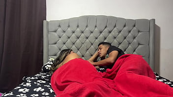 Hijastro le confiesa a su madrastra que le tiene muchas ganas desde el primer día