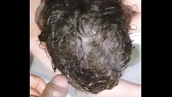 Submissa sendo humilhada pelo seu dono