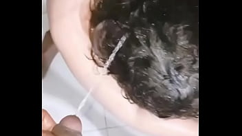 Submissa sendo humilhada pelo seu dono