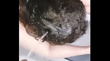 Submissa sendo humilhada pelo seu dono