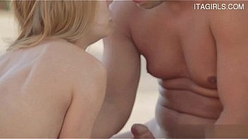 Tettona italiana titfuck cumshot