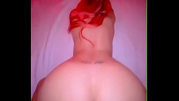 Influencer pelirroja tatuada follando con amigo