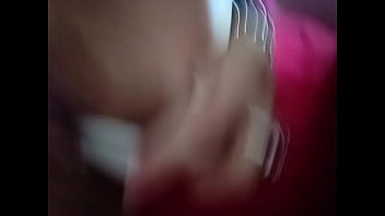 La muy puta se mete velas