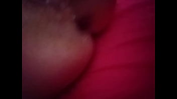 La muy puta se mete velas