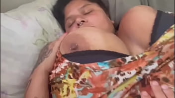 Passei a mão na minha meia irmã e acabei fudendo ela firegreen2