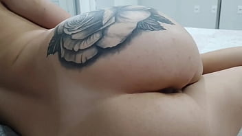 Peguei minha namorada se mostrando para os machos na internet e meti o pau nela e ainda gozei dentro parte final
