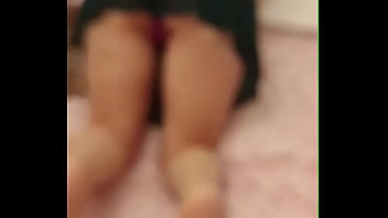 Cogiendo a lo bestia a mi suegra mientras mi novia duerme y la lleno de semen