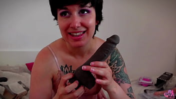 Extrait de ma dernière vidéo amateur je joue avec mon gros gode noir et