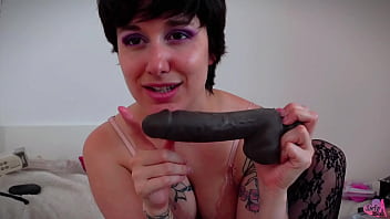 Extrait de ma dernière vidéo amateur je joue avec mon gros gode noir et
