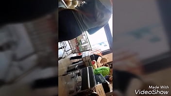 Hermoso culo en super mercado